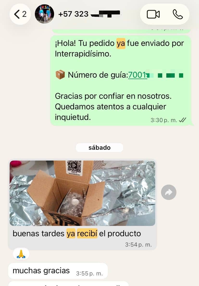 Captura anonimizada de WhatsApp con foto del paquete abierto y confirmación de recepción del producto.